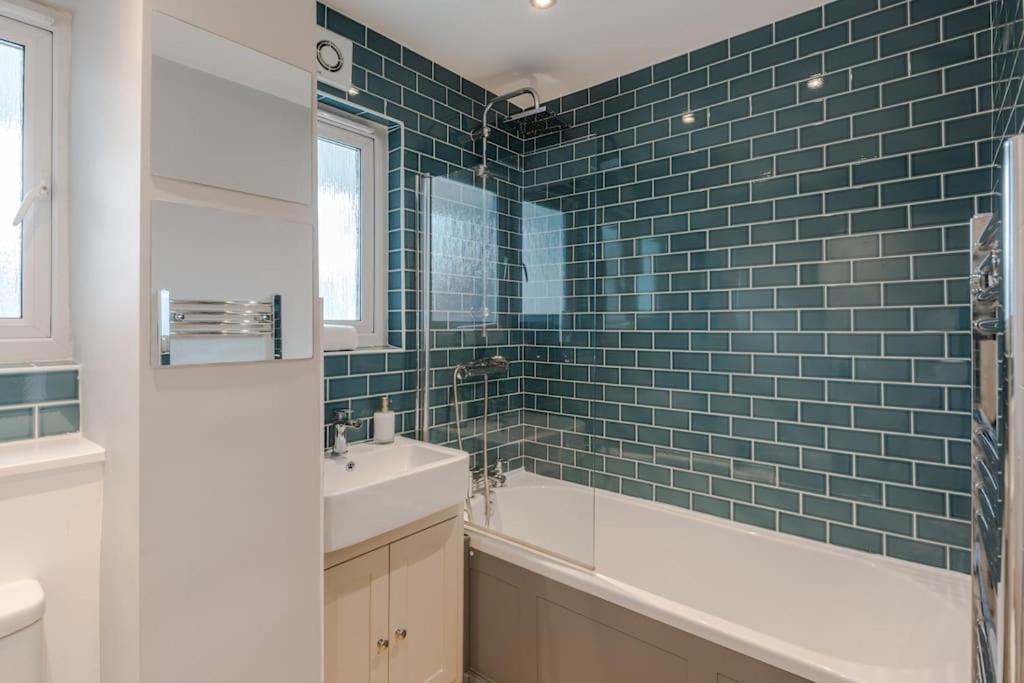 The Clissold, Two Bedroom Apartment N5 ロンドン エクステリア 写真